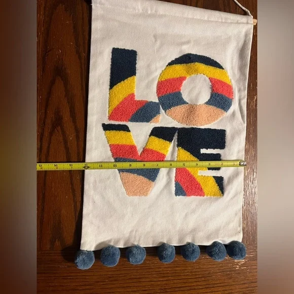 Embroidered LOVE wall decor - Picture 3 of 3